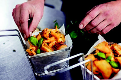 Dippers_with sundried tomatoes and basil_fry basket