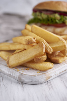 32Q LW PRIVATE RESERVE STEAK CUT SKIN-ON WITH GRILLED CHICKEN SANDWICH ON WHITE BOARD FLG        